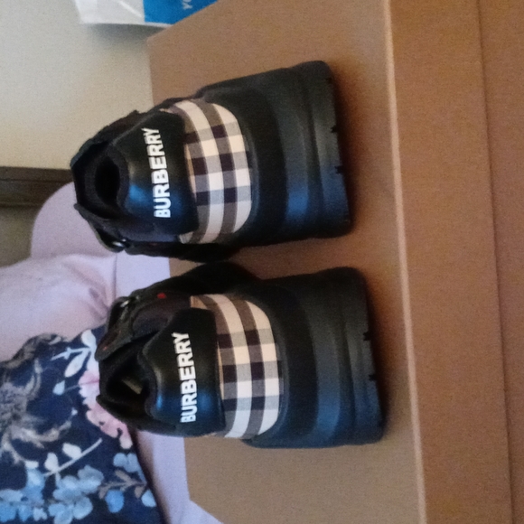 Shoes - Picture 3 of 7